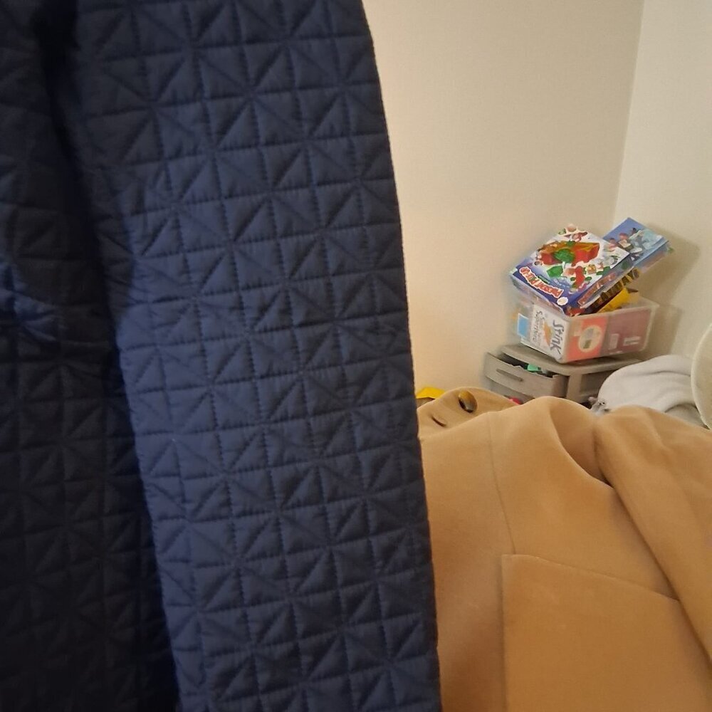 Tommy Hilfiger Navy Quilted Barn Jacket with Gold Hardware - Picture 8 of 11
